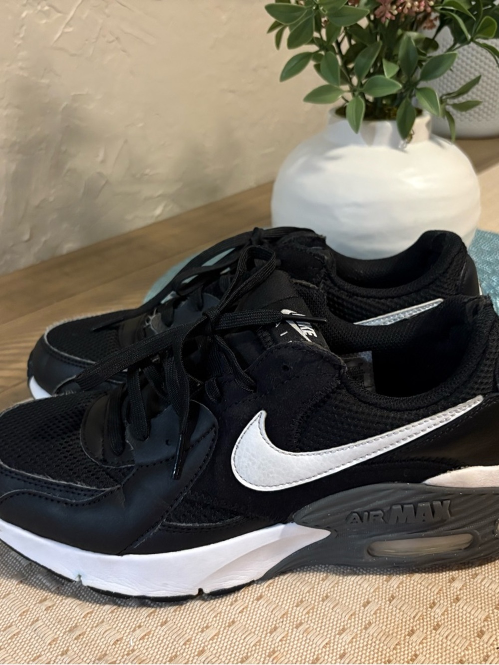 Nike Revolution 2 Women’s Black and White Air Max Sneakers Size 9